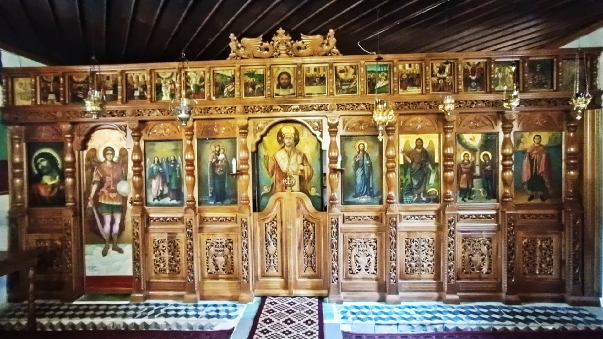 templo-taxiarxes-metsovo
